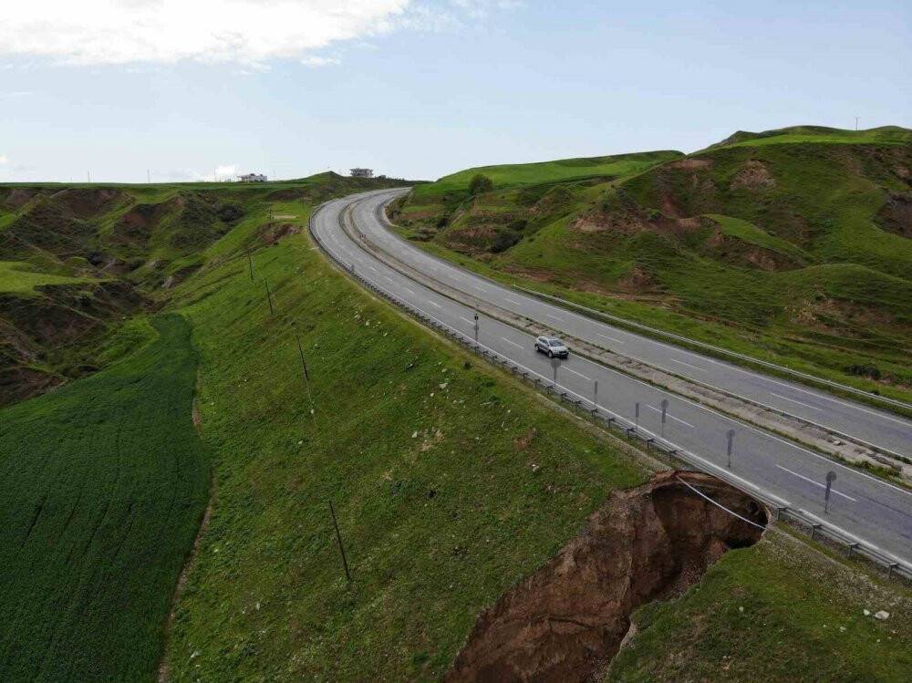 Batmada karayolunda göçük