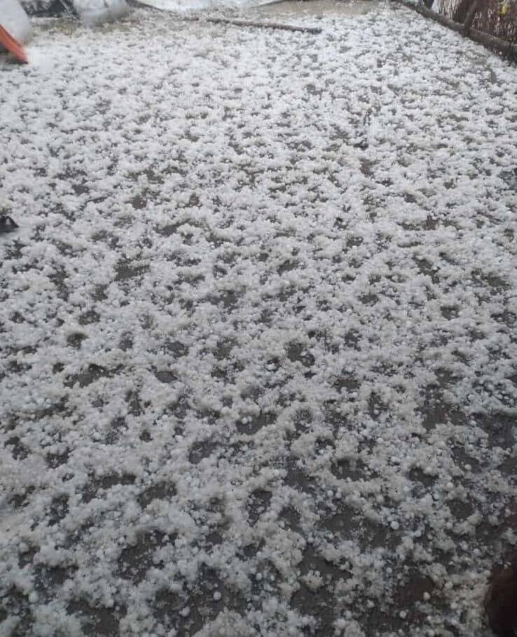 Ceviz büyüklüğünde dolu yağdı