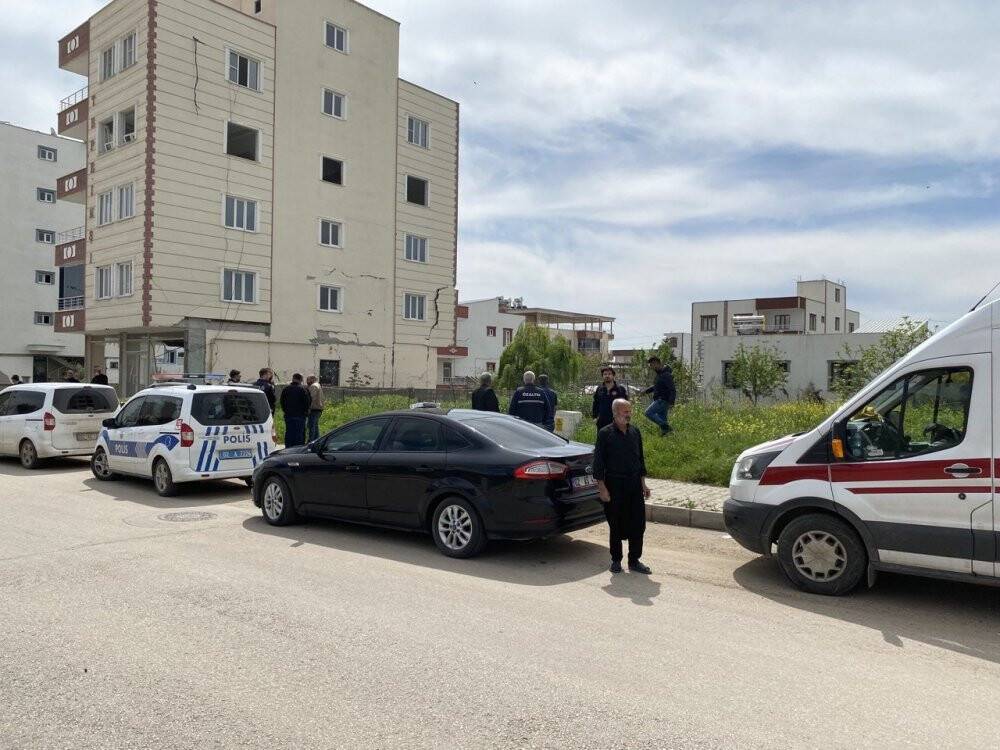 Bayram günü boş arazide erkek cesedi bulundu