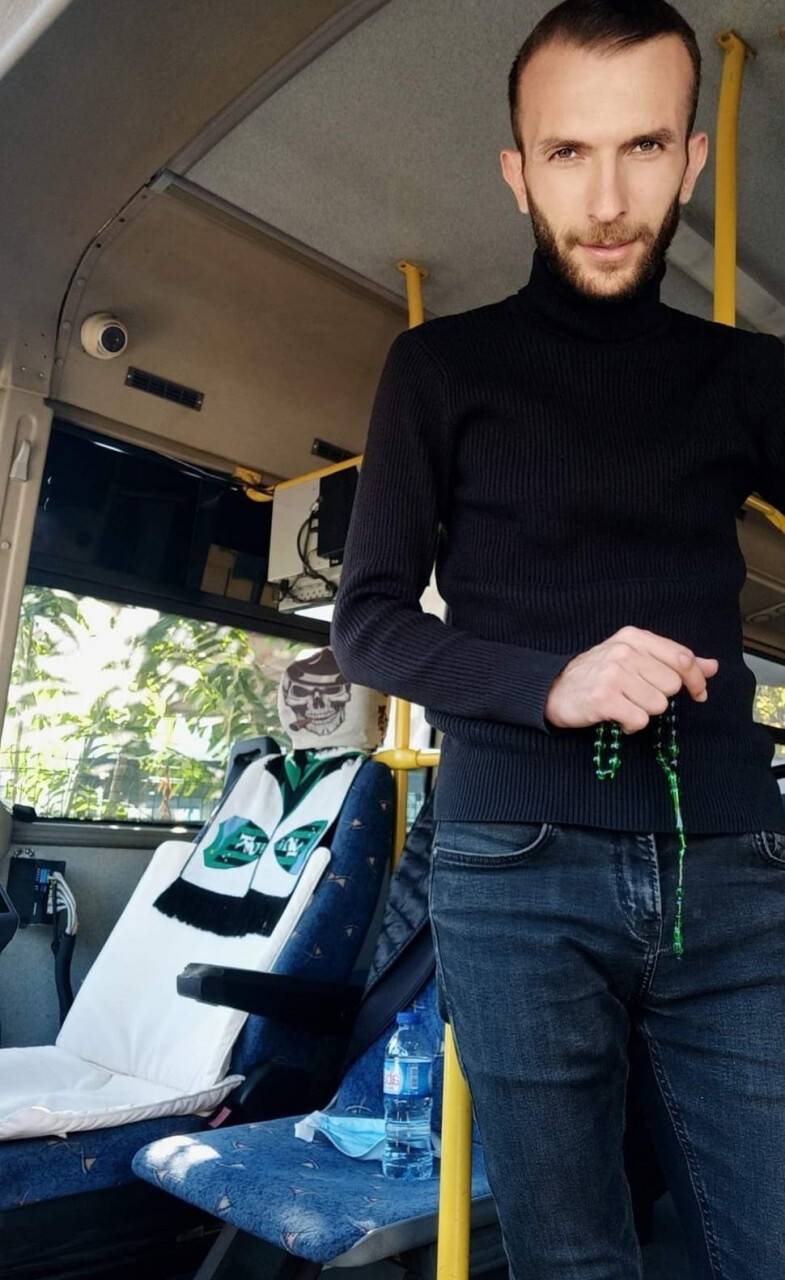 Alev alev yanan otomobilin sürücüsü hayatını kaybetti