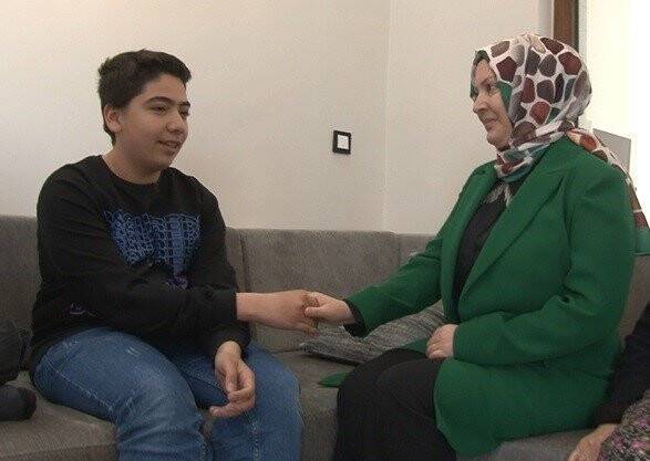 Konya'da muhtar anne depremzede çocukları yalnız bırakmıyor