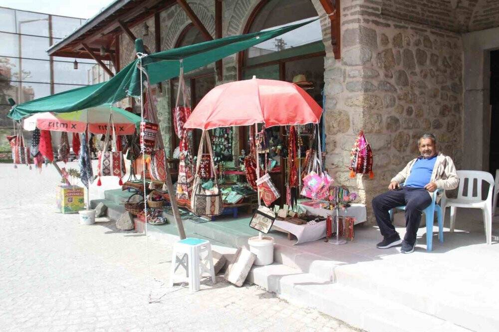 Anadolu'da bir benzeri bulunmuyor! Konya'daki tarihi bedesten özgün kimliğine yeniden bürünüyor