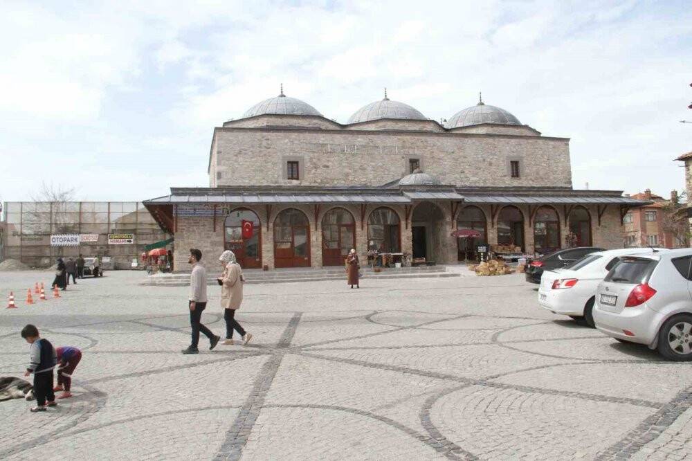 Anadolu'da bir benzeri bulunmuyor! Konya'daki tarihi bedesten özgün kimliğine yeniden bürünüyor