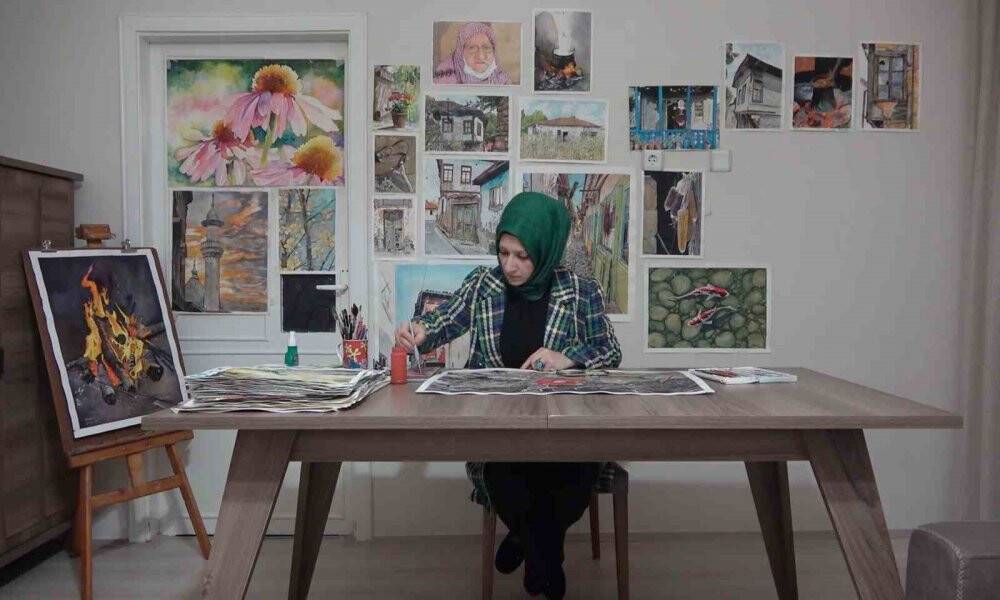 Depremin acı hatıralarını resmediyor