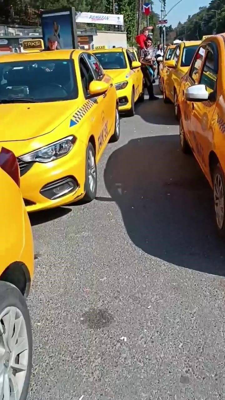 10 yakın taksinin içinde taksiye binemeyen vatandaş isyan etti