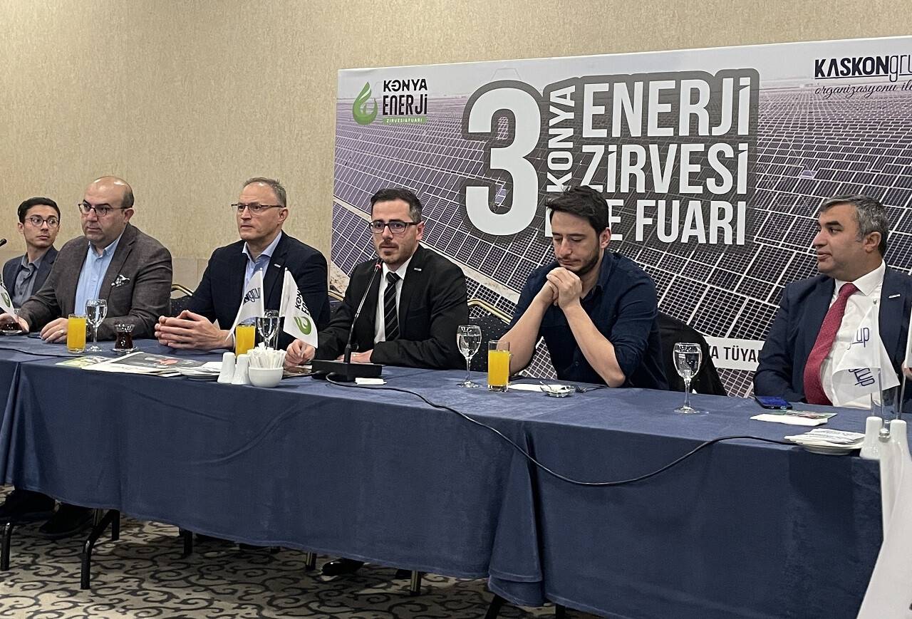 aa-20230425-30955373-30955372-konya-3-enerji-zirvesi-ve-fuarina-dogru.jpg