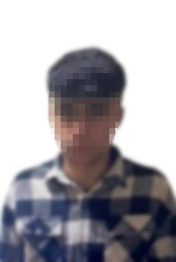 ABD’li kadına kapkaç kamerada: Beline sarılıp telefonunu çaldılar