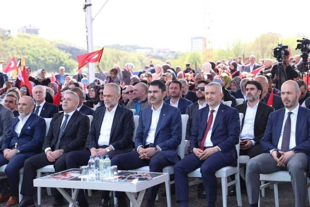 Bakan Kurum: "Bir tarafta Türkiye Yüzyılı diyenler var; diğer tarafta Türkiye’yi yüz yıl geriye götürmek isteyenler var"