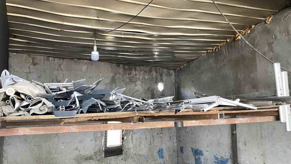 Hurdacıyı kepengini minibüsle kırıp soydular! İşte o anlar