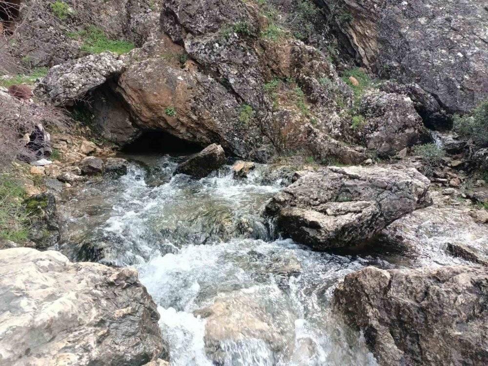 Kuruyan su kaynağından depremden sonra su çıktı