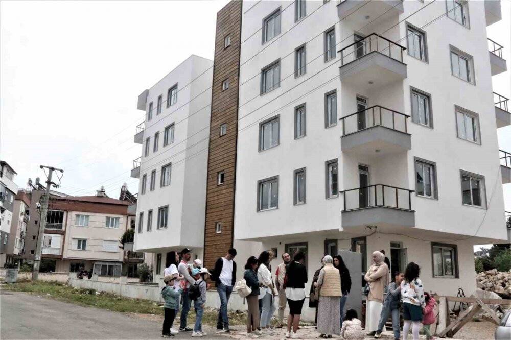 “2 ayda teslim edilecek” sözü ile aldılar,  sadece dışarıdan izleyebiliyorlar