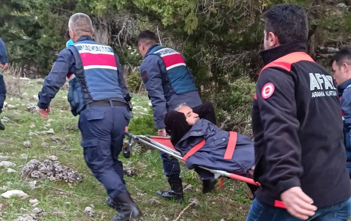 aa-20230425-30961570-30961569-konyada-kayaliklardan-dusen-kisiyi-jandarma-ve-afad-ekipleri-kurtardi.jpg