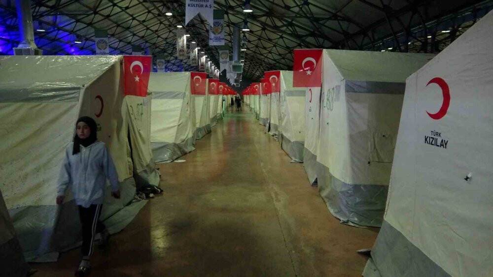 Boğazına şeker kaçan çocuğu Mehmetçik kurtardı