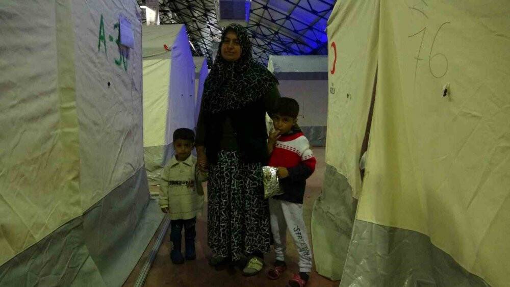 Boğazına şeker kaçan çocuğu Mehmetçik kurtardı