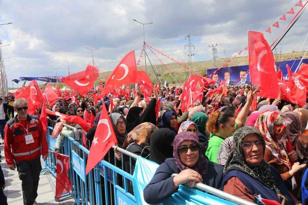 Cumhurbaşkanı Yardımcısı Oktay: "Asla hemşericilik yapmadık, bölgecilik, mezhepçilik yapmadık"