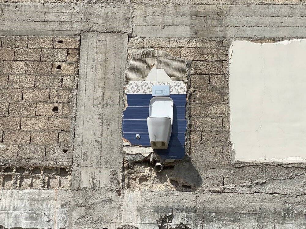 Duvardaki klozet şaşırtıyor