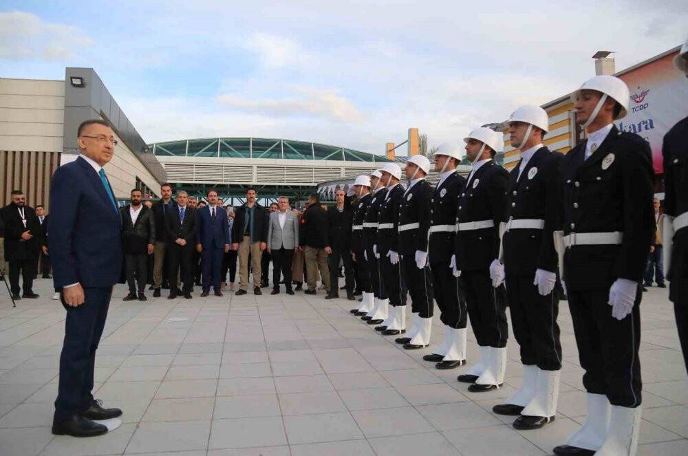 İlk seferine çıkan Yüksek Hızlı Tren Sivas’a ulaştı