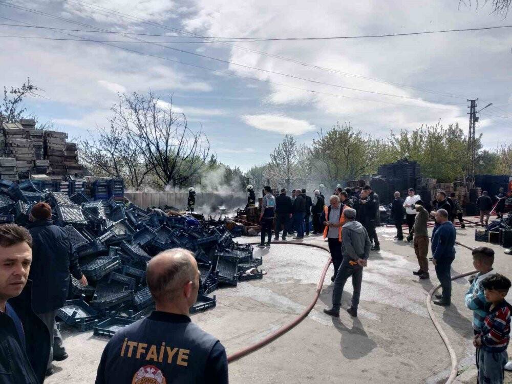 Konya'da sebze halinde yangın