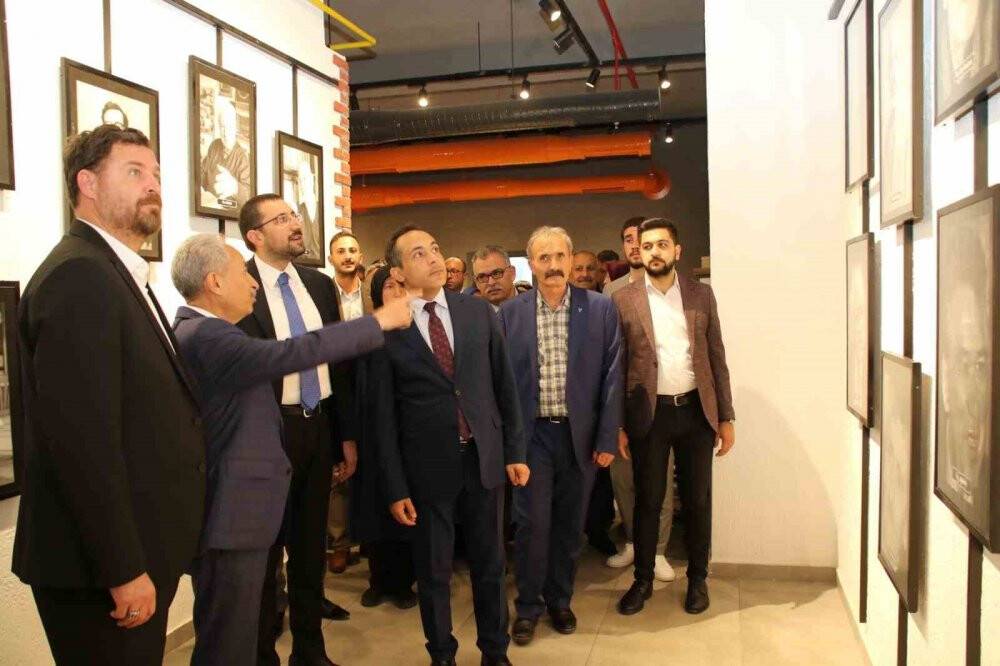 Akşehir’de Dönemeç Kitap Kafe’nin açılışı yapıldı