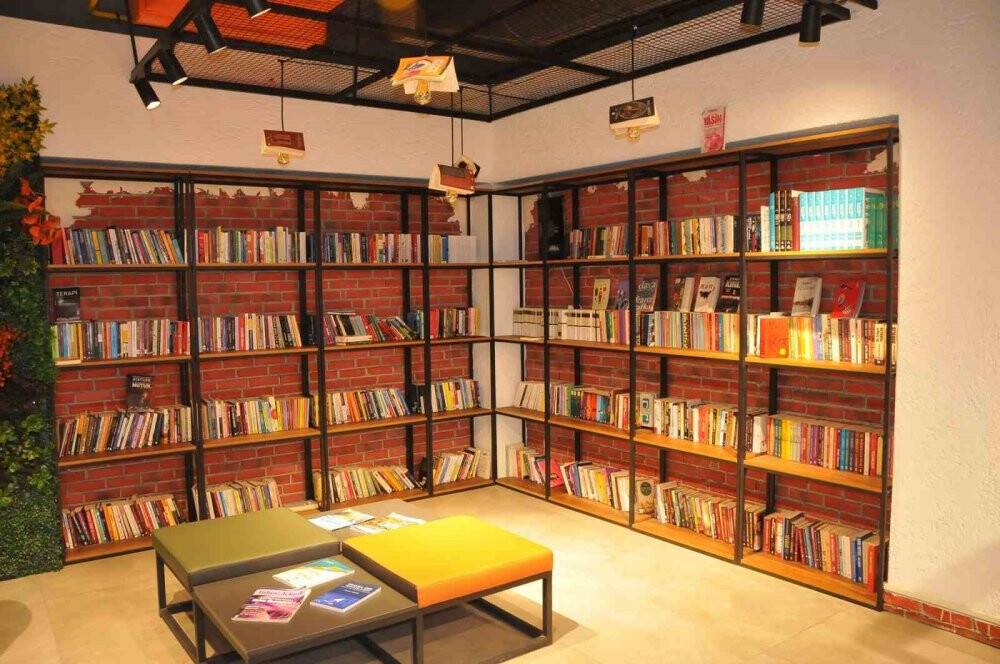 Akşehir’de Dönemeç Kitap Kafe’nin açılışı yapıldı
