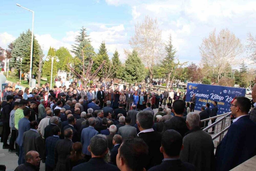 Akşehir’de Dönemeç Kitap Kafe’nin açılışı yapıldı