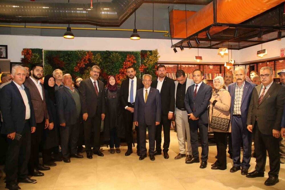 Akşehir’de Dönemeç Kitap Kafe’nin açılışı yapıldı