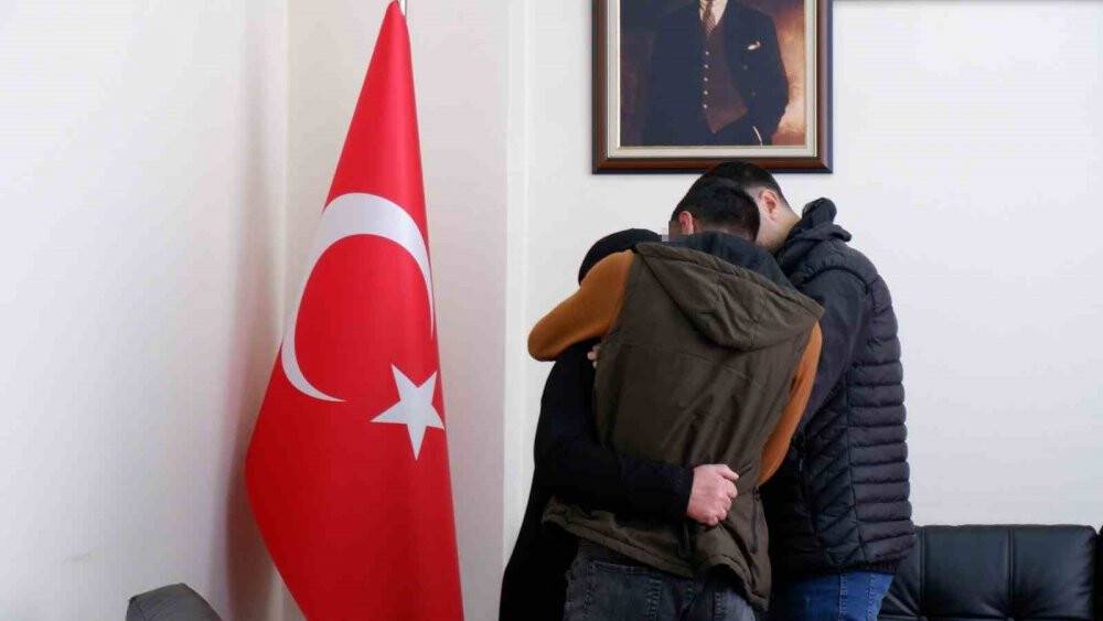 Evlat nöbetinde bir aile daha evladına kavuştu