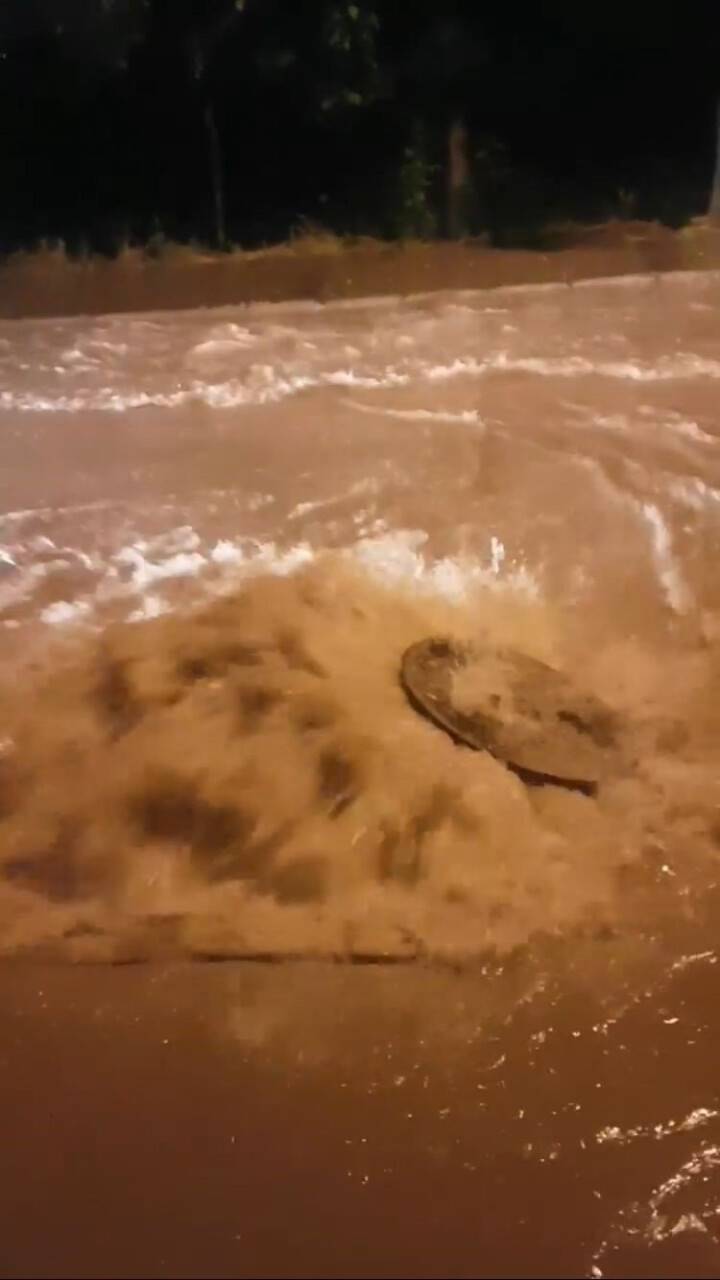 İzmir'de ürküten siren sesleri: Rögarlar taştı