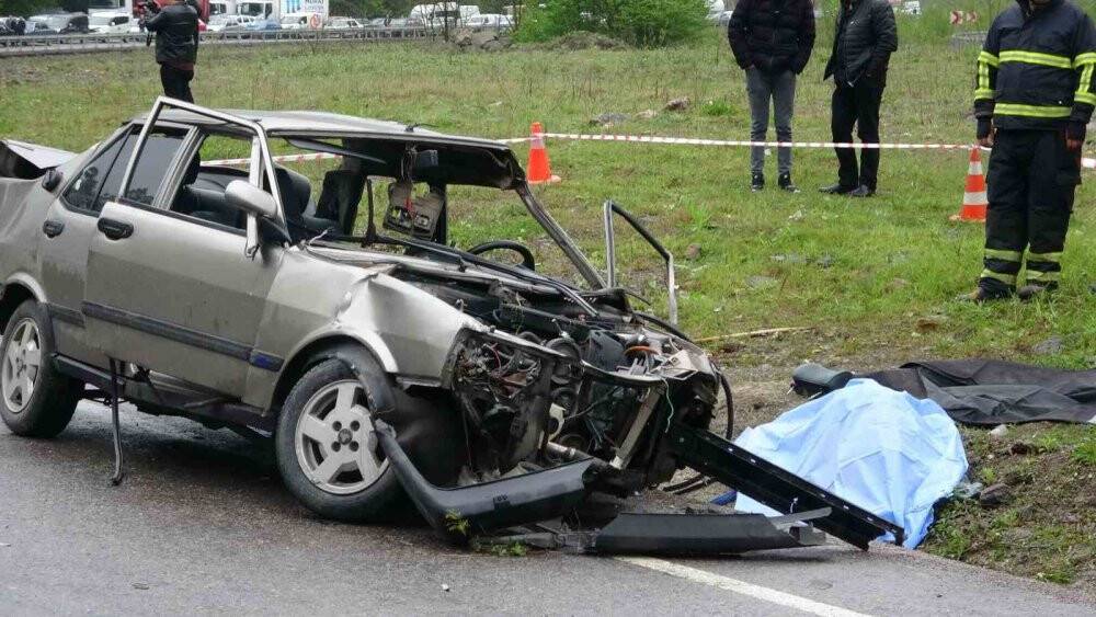 Otomobil hurdaya döndü: 3 ölü, 1 yaralı