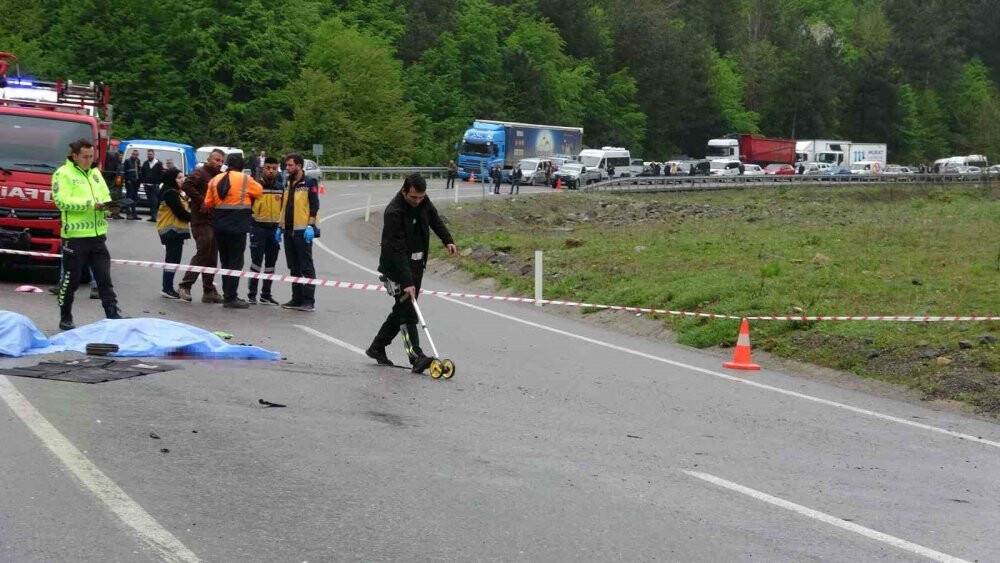 Otomobil hurdaya döndü: 3 ölü, 1 yaralı