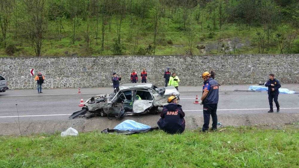 Otomobil hurdaya döndü: 3 ölü, 1 yaralı