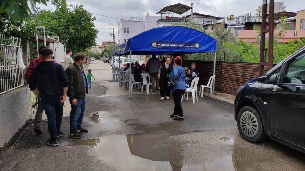 Pasta almak için çıktı: Sulama kanalı sonu oldu