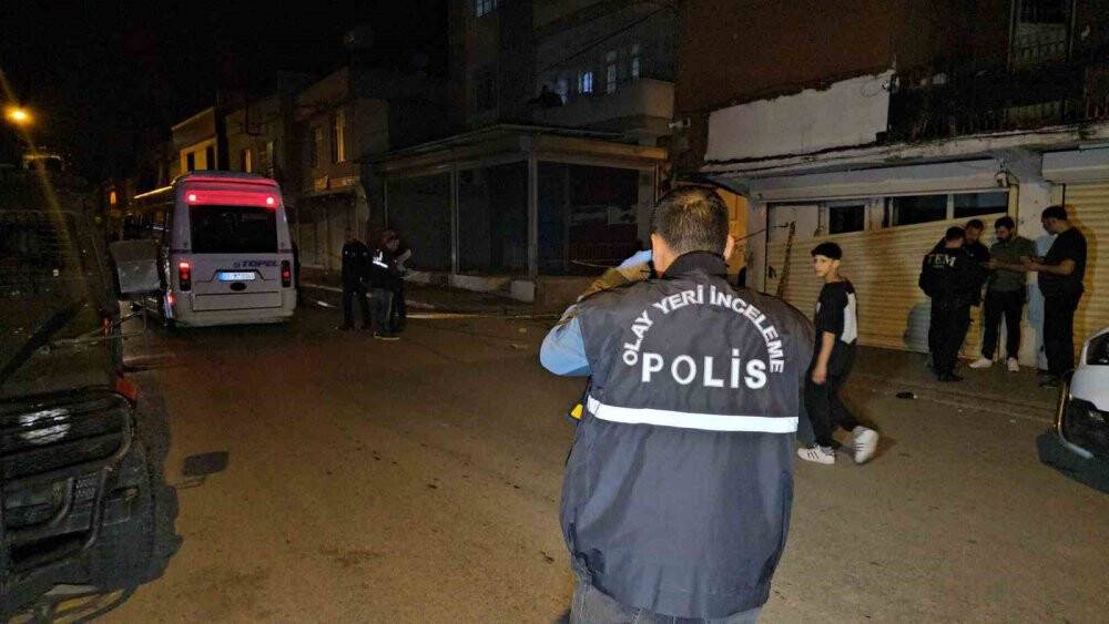 Tantuni yerken yaralandı