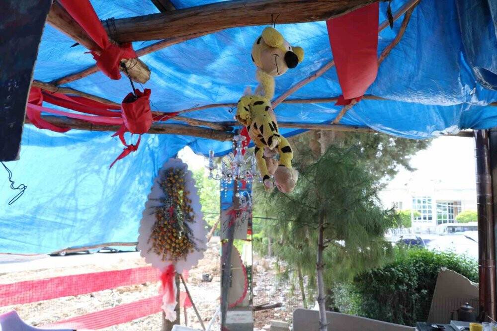 Hayatını kaybedenlerin anılarıyla dolu: ‘Enkaz kafe’ açıldı