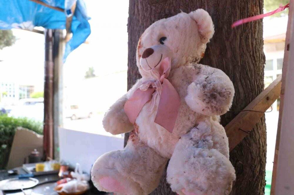 Hayatını kaybedenlerin anılarıyla dolu: ‘Enkaz kafe’ açıldı