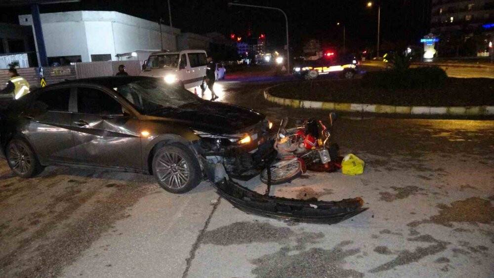 Motosiklet ile otomobil çarpıştı: 2 yaralı
