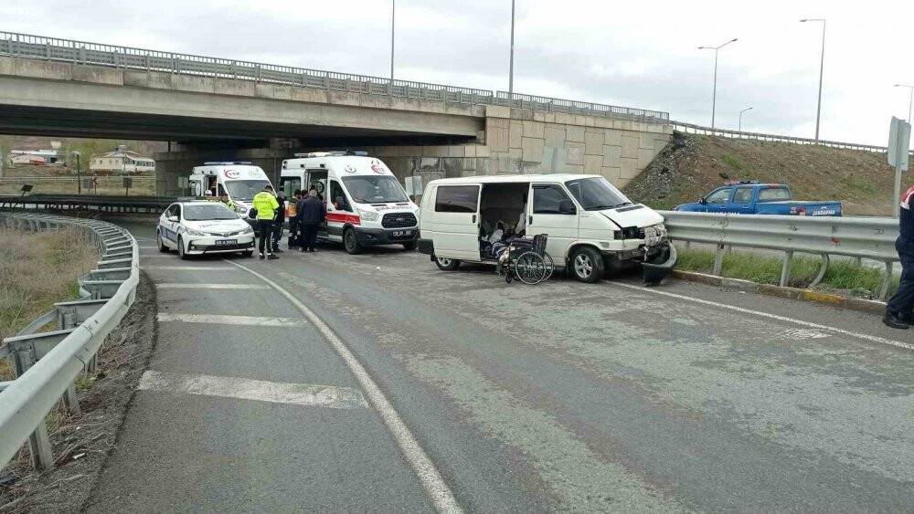 Yemin töreni yolunda kaza