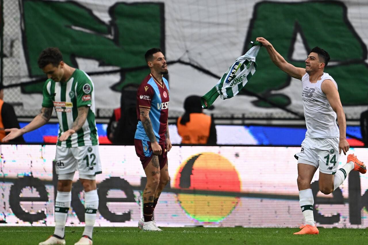 aa-20230429-30996123-30996120-arabamcom-konyasportrabzonspor.jpg