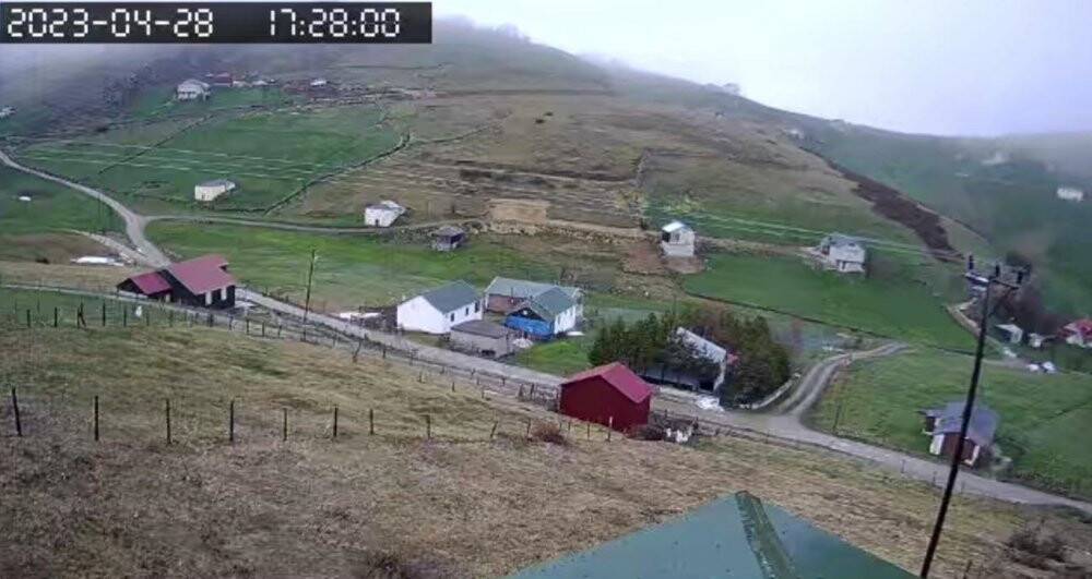 Bir gecede beyaza büründü