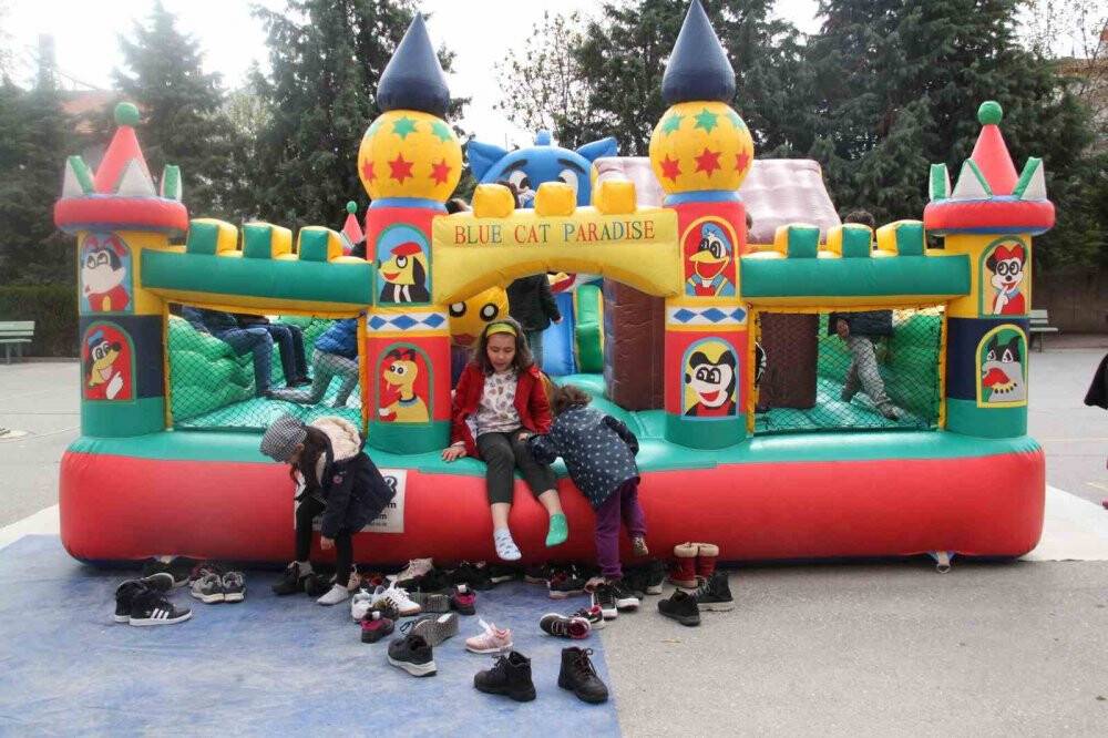 Konya'da öğretmenler, bu sefer depremzede çocuklar için el ele verdi