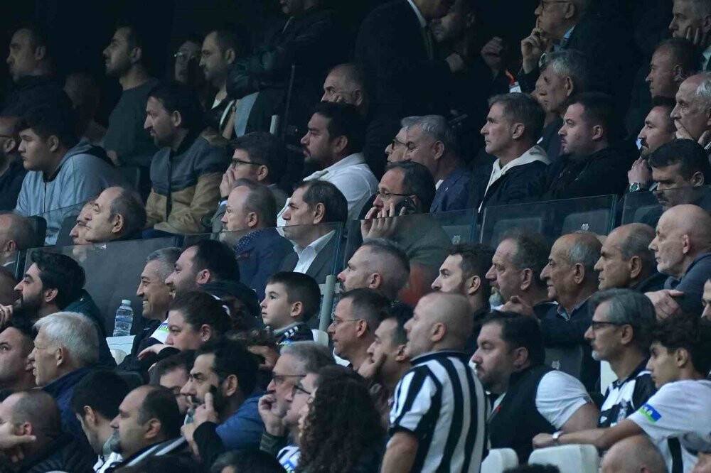 Süper Lig'de şampiyonluk yarışında kartlar yeniden dağıtılıyor