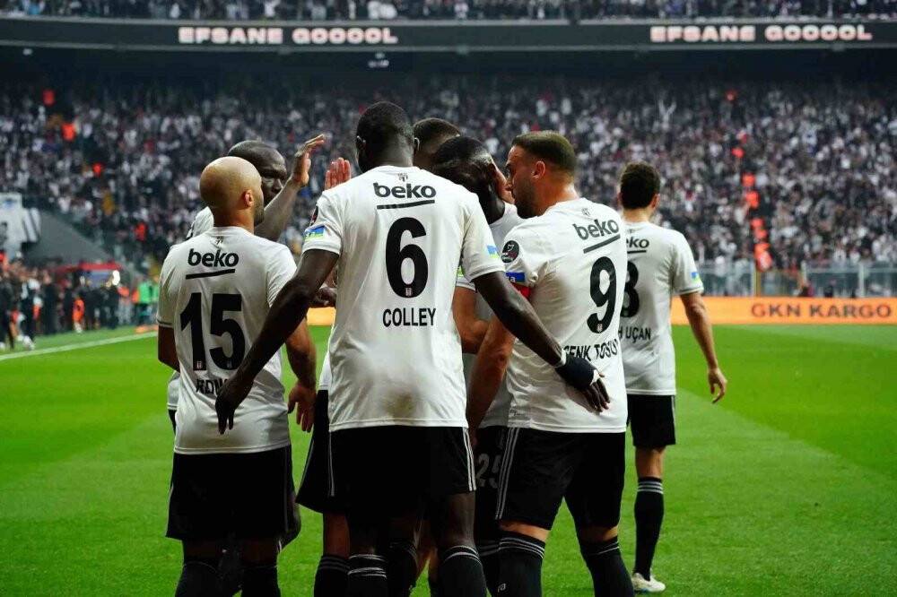 Süper Lig'de şampiyonluk yarışında kartlar yeniden dağıtılıyor