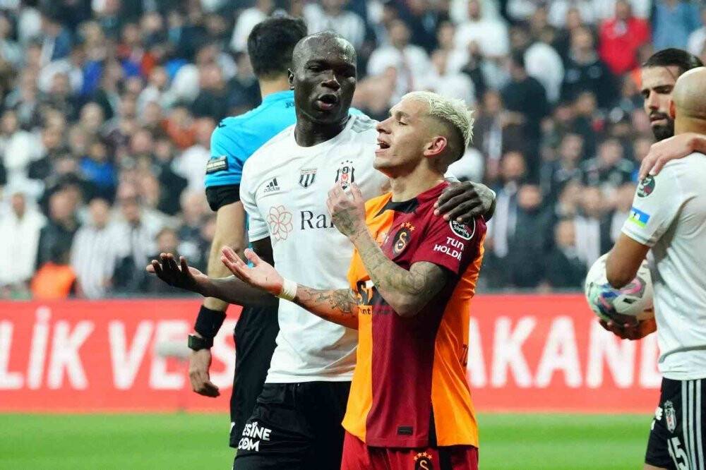 Süper Lig'de şampiyonluk yarışında kartlar yeniden dağıtılıyor