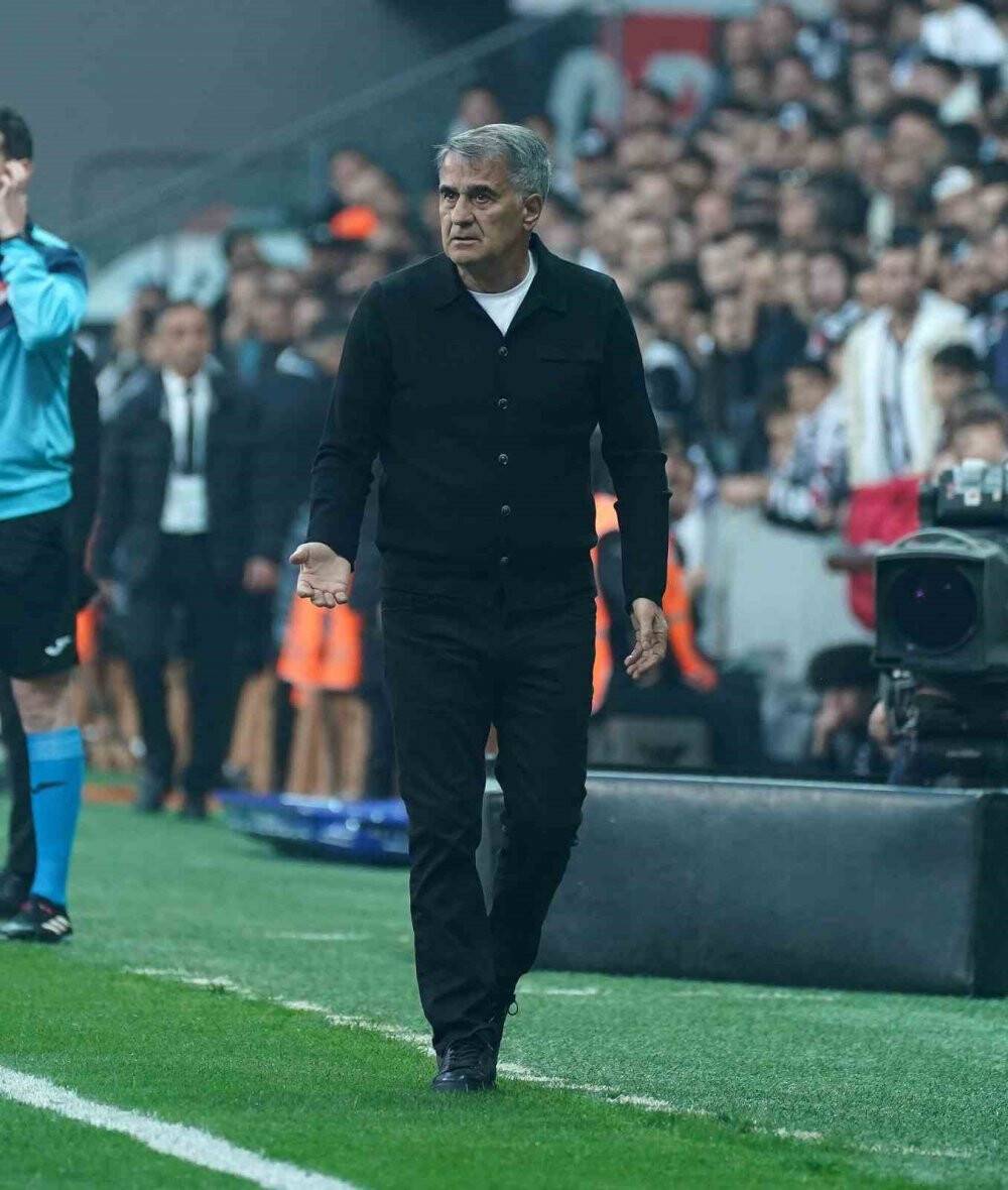 Süper Lig'de şampiyonluk yarışında kartlar yeniden dağıtılıyor