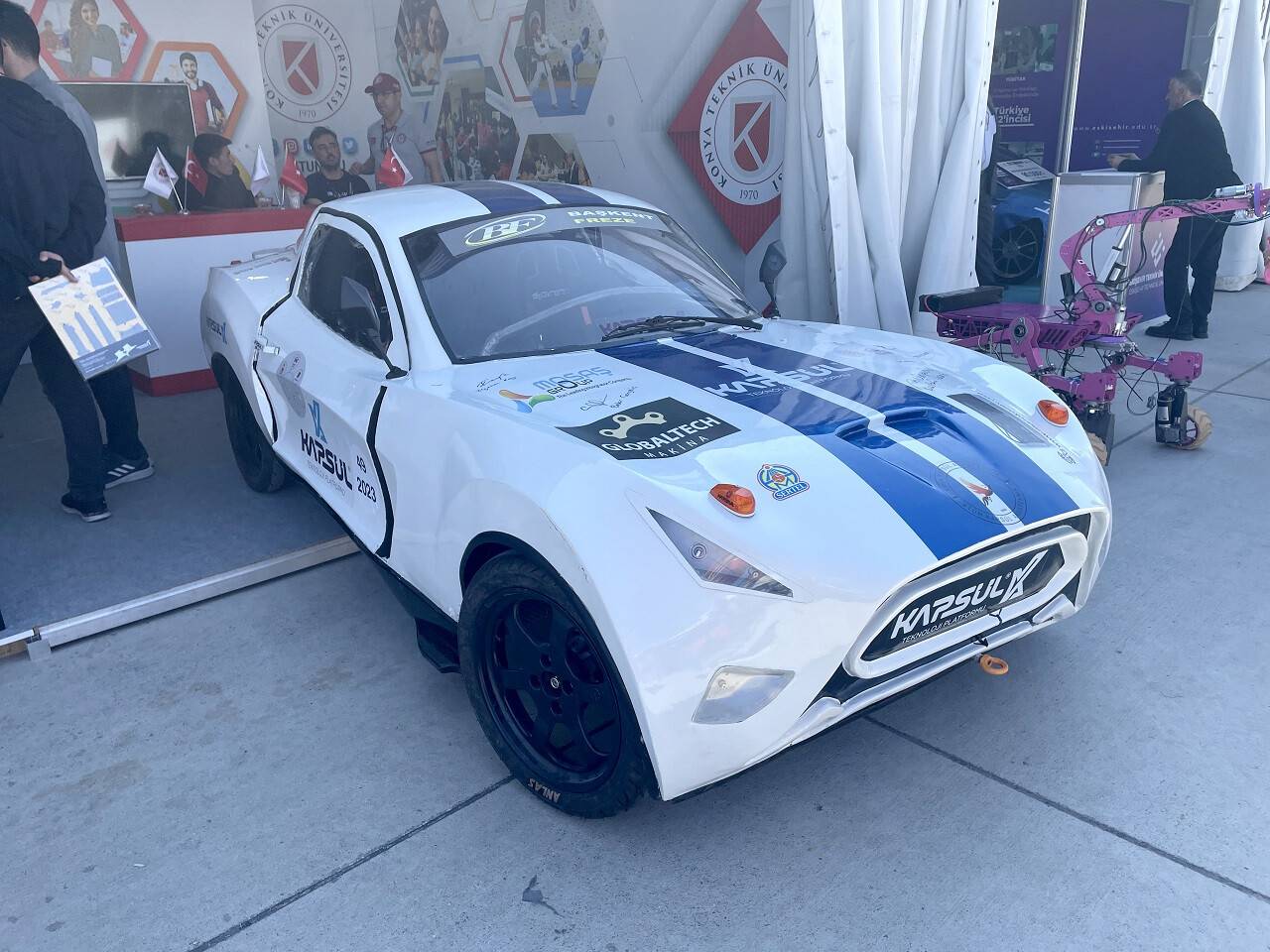 aa-20230501-31009243-31009235-elektrikli-spor-araba-simurg-gt-teknofest-istanbulda-ilgi-odagi-oldu-2.jpg