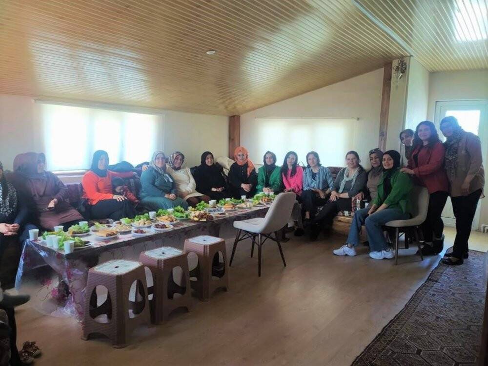 Beyşehir’de depremzede kadınlara moral etkinliği