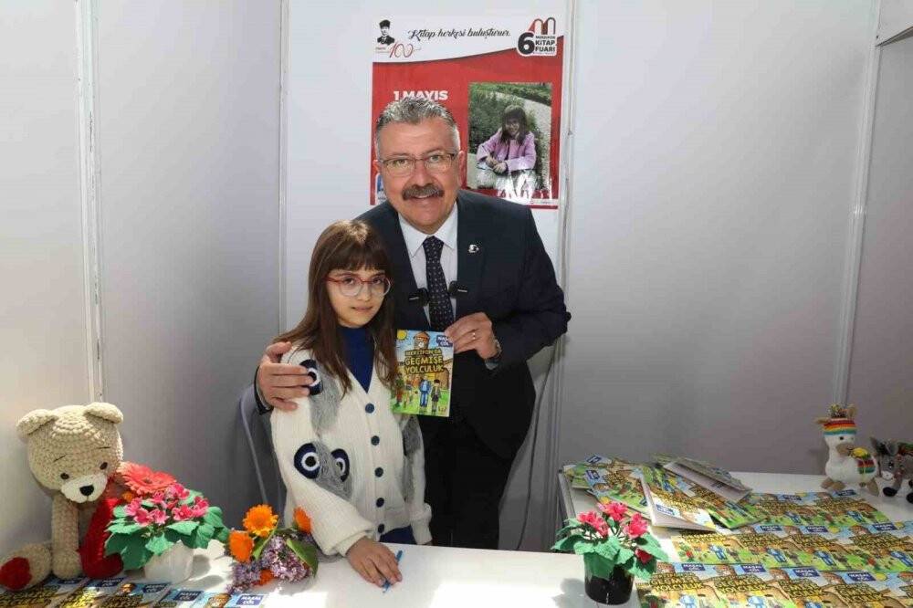 10 yaşında hikaye kitabı çıkardı
