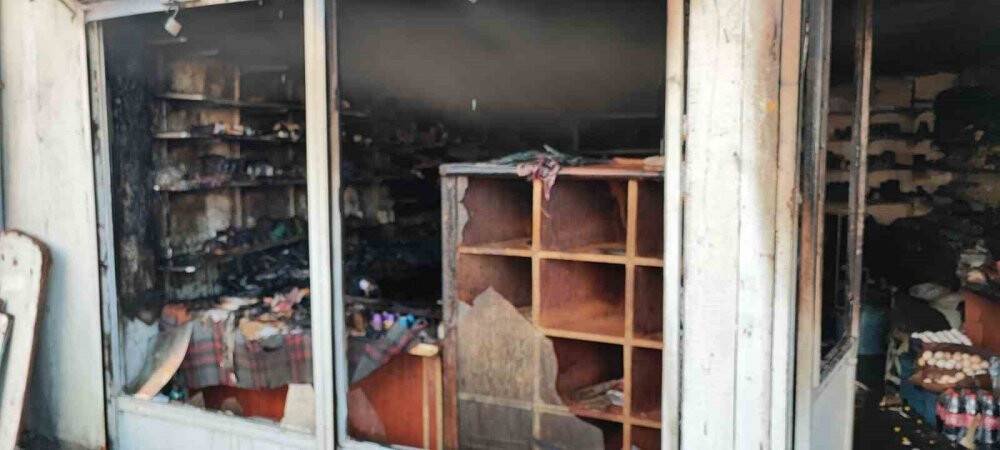 Çıkan yangında bir iş yeri kullanılamaz hale geldi