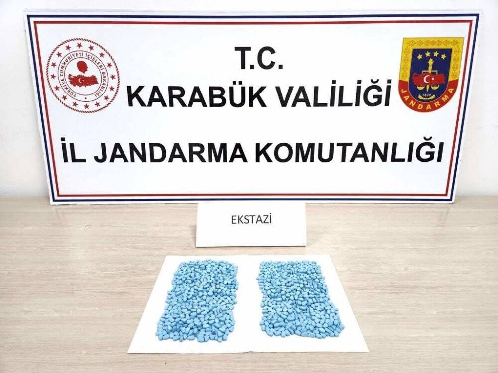 Jandarma uyuşturucu tacirlerine göz açtırmadı