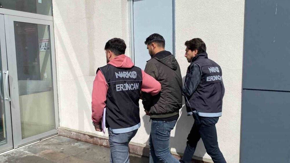 Midesinde uyuşturucu sevkiyatı yapan zanlı tutuklandı